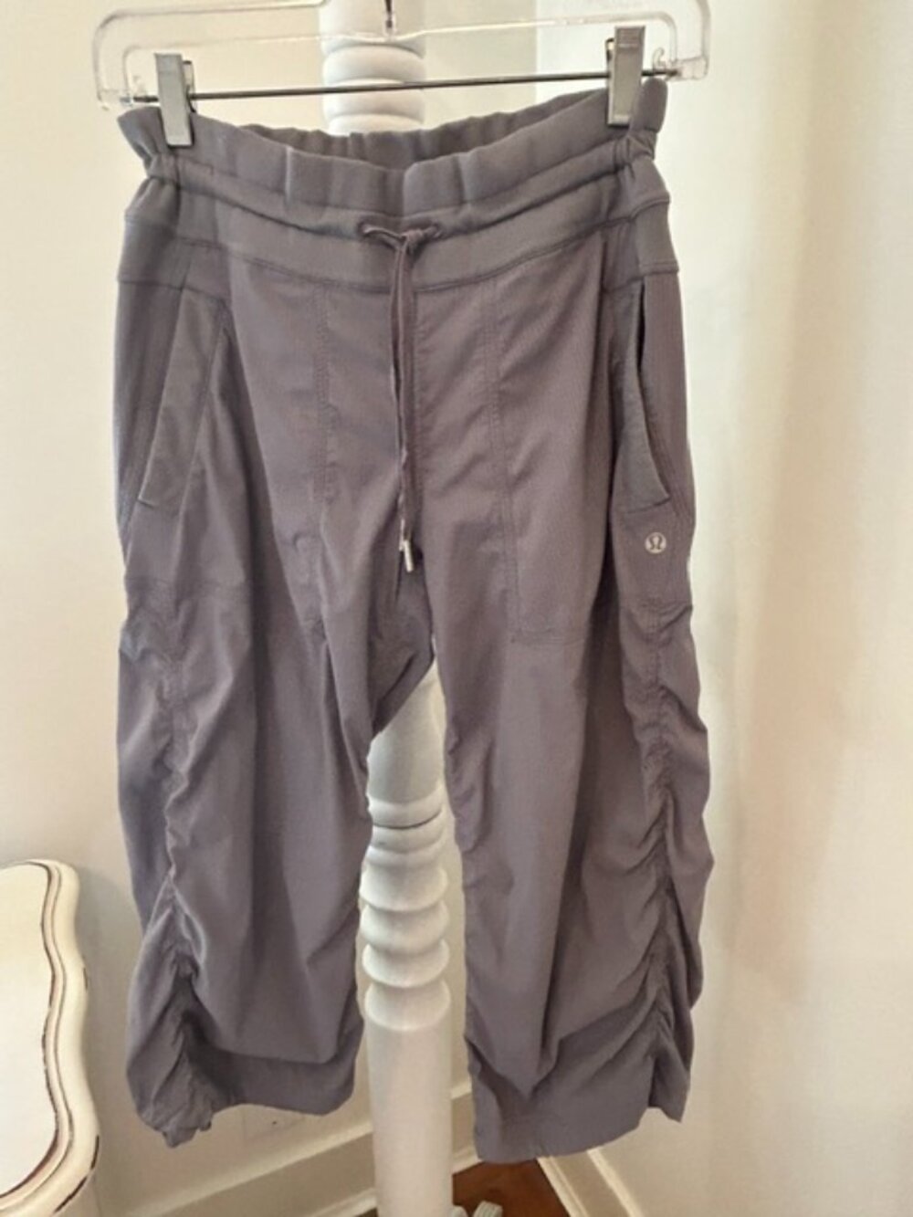 lululemon studio capri light soot grey excellent size 6